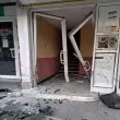 Меле в Асеновград: Сблъскаха се две коли, едната се вряза във входа на блок