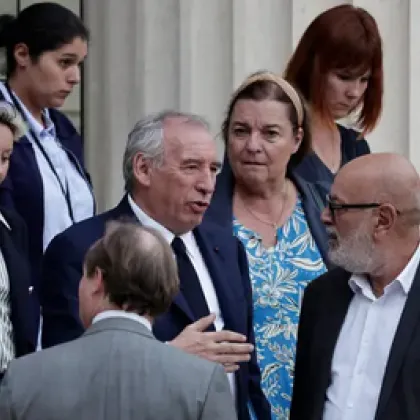 Снощи френското Национално събрание отхвърли декларацията за общата политика на