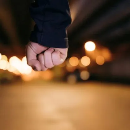 Издирва се 29 годишен мъж нападнал полицай в дупнишкото село Бистрица съобщиха