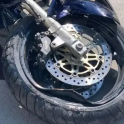 Мотоциклетист на 36 години е настанен в болница с опасност за