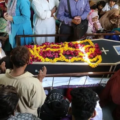 Мъж в Индия е бил спешно хоспитализиран след като неочаквано