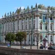 Евакуират масово музеите в Санкт Петербург