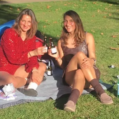 Вяра и Надежда две от тризначките от третия сезон на