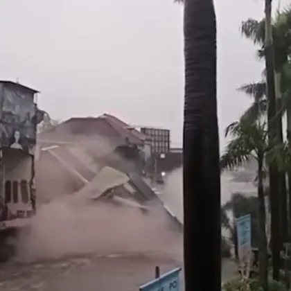 Масивни наводнения заляха индонезийския курортен остров Бали при което загинаха