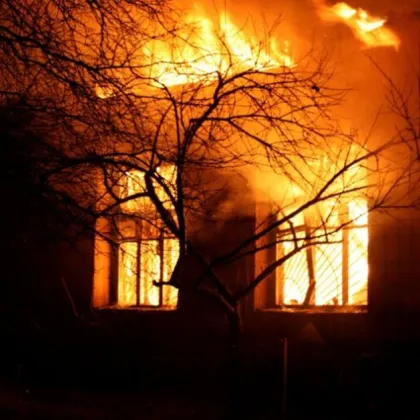 Пожар пламна вчера вечерта в къща в Търговище в която