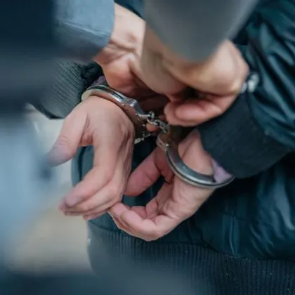 Задържаха петима души при акция на полицията в Перник съобщиха от МВР Специализирана полицейска операция с цел ефективно противодействие