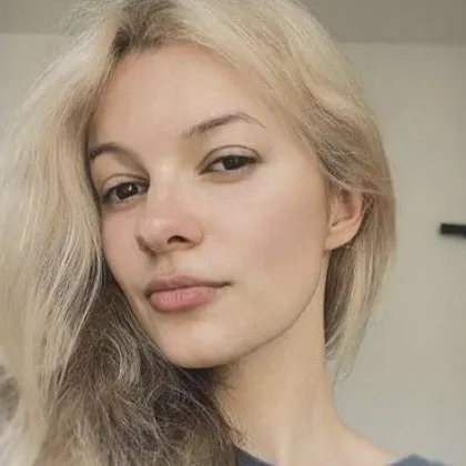 Видео запечатва момента на смъртоносното нападение с нож над млада украинка