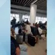 Държаха пътници 3 часа на борда на самолет в София