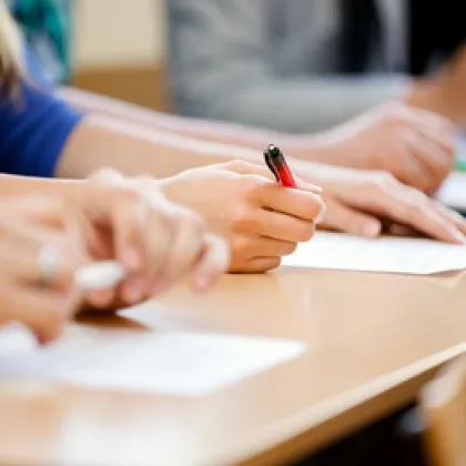 Зрелостниците в над 200 училища в страната с близо 4000