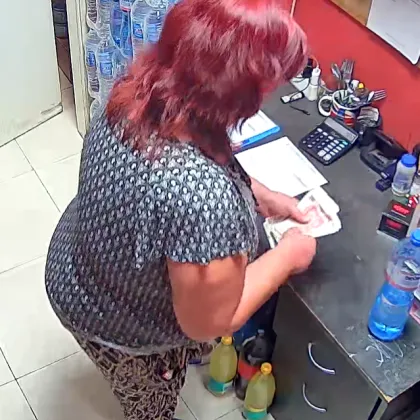 Нагла кражба бе уловена от охранителните камери на магазин в