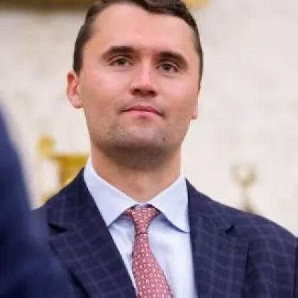 Десният политически активист от САЩ Чарли Кърк е починал след