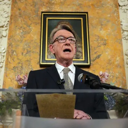 Дни преди президентът Тръмп да пристигне в Обединеното кралство за