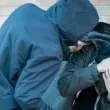 Тийнейджъри се гавриха с деца в парк