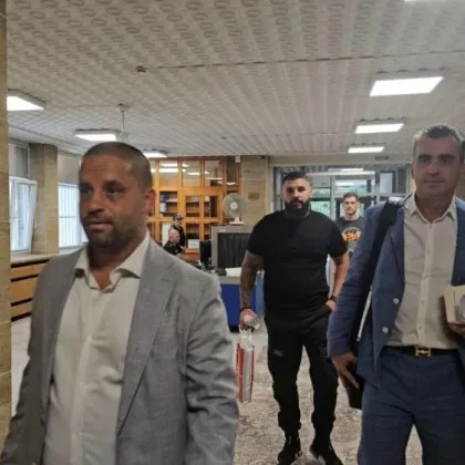 Свободен Георги се срещна с Дебора в съдебната зала ВИДЕО