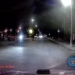 На косъм от трагедия: тротинеткаджия в тъмното едва не попадна под кола!