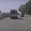 Шофьор отне предимството на линейка, за да изпревари... ВИДЕО