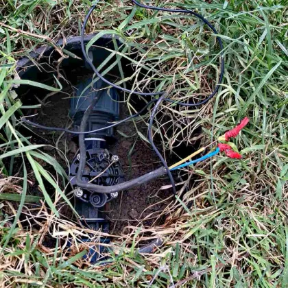 Вандалски акт в новия централен площад в Маноле притесни жителите