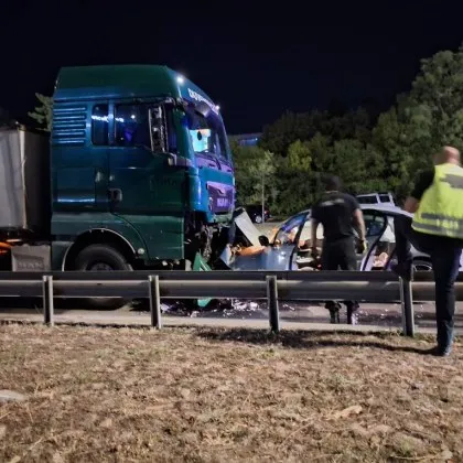 Тежка катастрофа стана снощи в София Кола и камион са