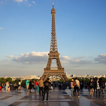 Международната агенция Фич понижи кредитния рейтинг на Франция Макар и