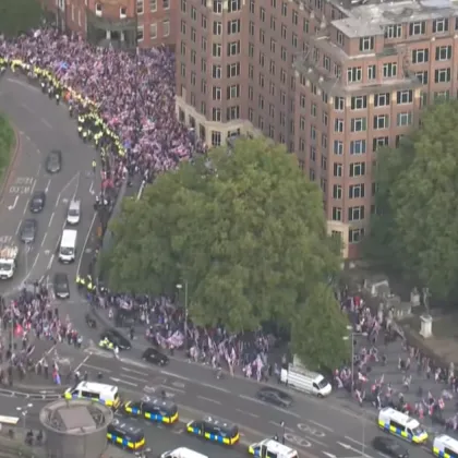 Хиляди демонстранти се включиха в протестно шествие в Лондон организирано