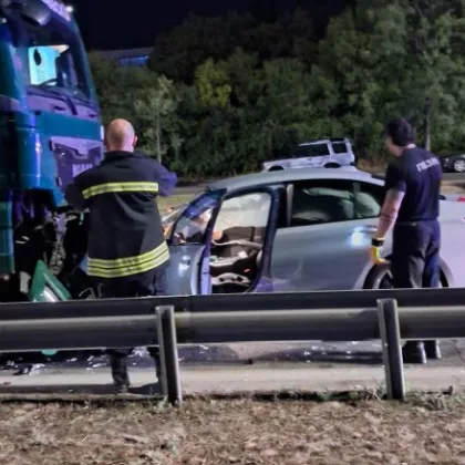 Един човек е пострадал след снощната катастрофа между кола и