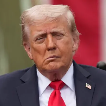 Лицето на Доналд Тръмп изглеждало наклонено и отпуснато по време