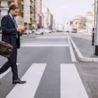 Колко ще бъде глобата за пресичащ с телефон на пешеходна пътека