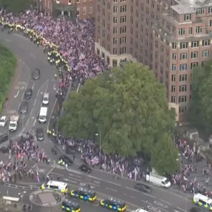 Двадесет и шест полицаи са пострадали по време на охрана