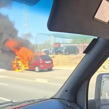 Кола избухна в пламъци на ключов булевард в София ВИДЕО