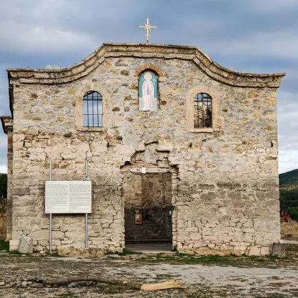 След повече от половин век под вода Потопената църква изглежда