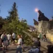 Огромно дърво рухна върху кола, жена се размина на косъм ВИДЕО