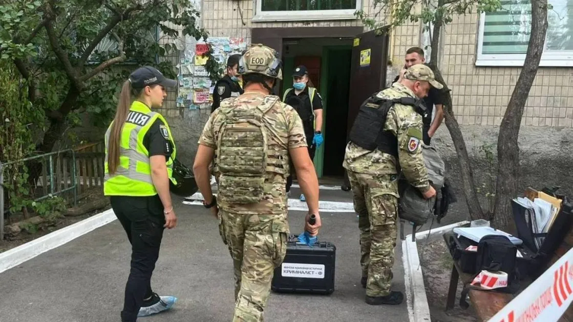 Двама загинаха в Киев след експлозия на граната в апартамент