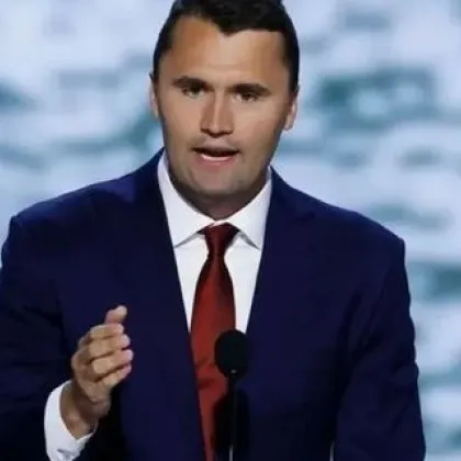 Няколко авиокомпании временно отстраняват свои служители заради публикации в социалните