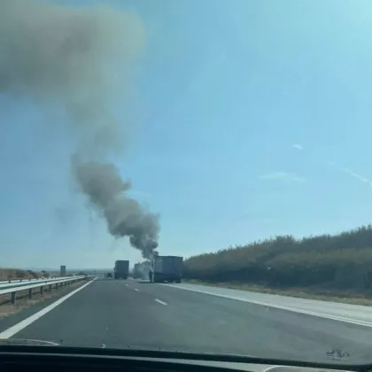 Движението по автомагистрала Тракия в посока Бургас е временно затруднено