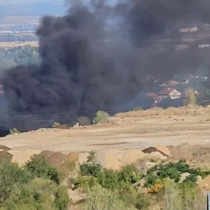 Гъст черен дим се издигна над източната част на София