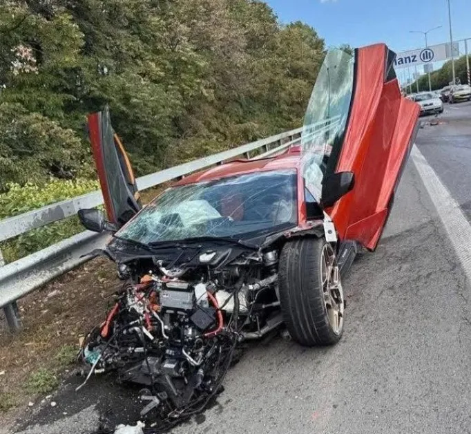 Това ли е водачът, помел с Ламборгини две коли и пратил петима в болница? СНИМКИ