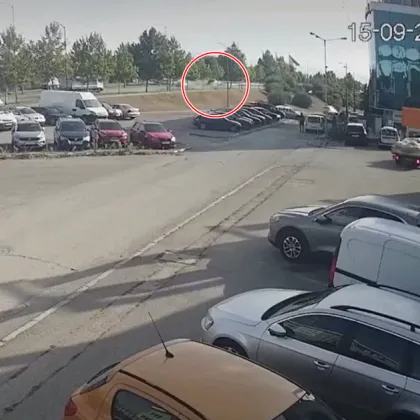 Камера е уловила фаталната катастрофа в София при която автомобил