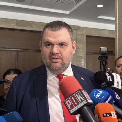 Разрушителното поведение на опозицията в българския парламент на все още