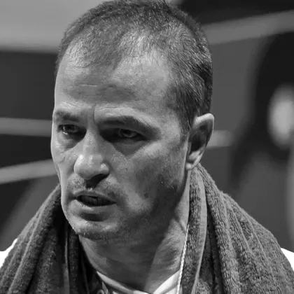 Българската федерация по борба съобщи че е починал Стефан Николов