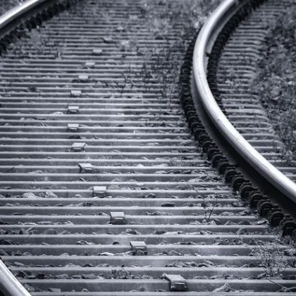 Скъсан кабел подпали локомотив на гара Мездра Движението е спряно Инцидентът