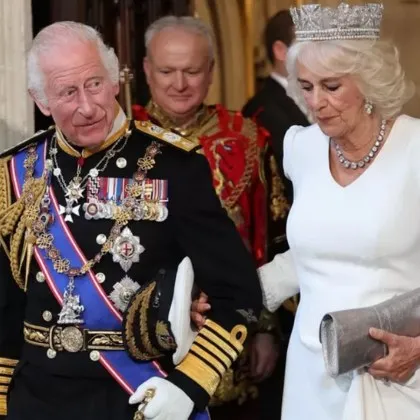 Крал Чарлз III и кралица Камила живеят отделно от дълго