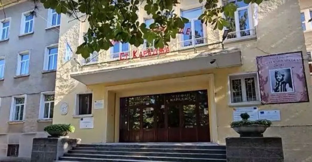 От училището, в което ученик стреля: Майката дойде. Държа се брутално и обиждаше всички