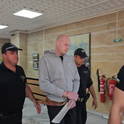 Окован с белезници – Рангел Бизюрев бе доведен в Апелативния