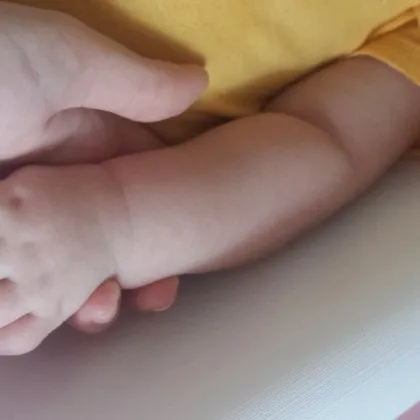 Овчар случайно намери бебе, заровено живо