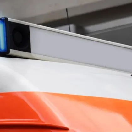 Полицай охраняващ протест който се провежда пред Народното събрание е