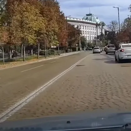 Две опасни нарушения за броени секунди – това засне видеорегистраторът