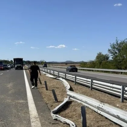 Временно движението по автомагистрала Тракия при км 209 в посока Бургас се