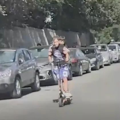 Тийнейджърска му работа Трима младежи бяха хванати на видео да