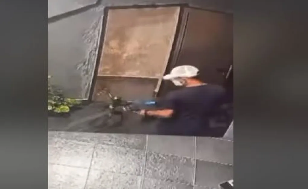 На пъпа на Пловдив: Маскиран открадна колело, издирват го ВИДЕО