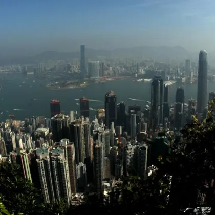 Хиляди души бяха евакуирани от домовете си в Хонконг заради